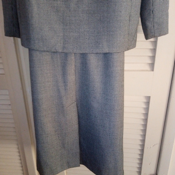 SIZE 10, VINCI CLOTHIERS 2 PIECE SUIT - Picture 13 of 14